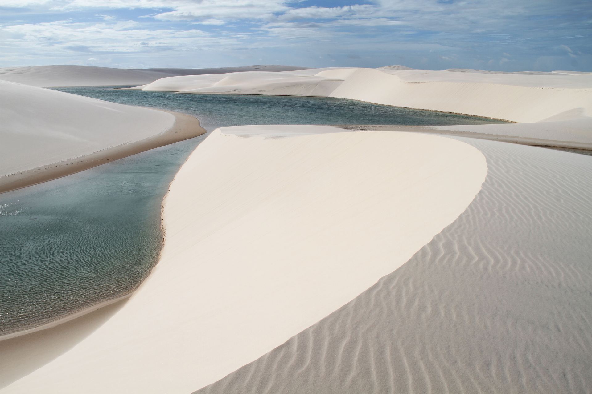 Dunas brancas e lagoas cristalinas dos Lençóis Maranhenses, Maranhão